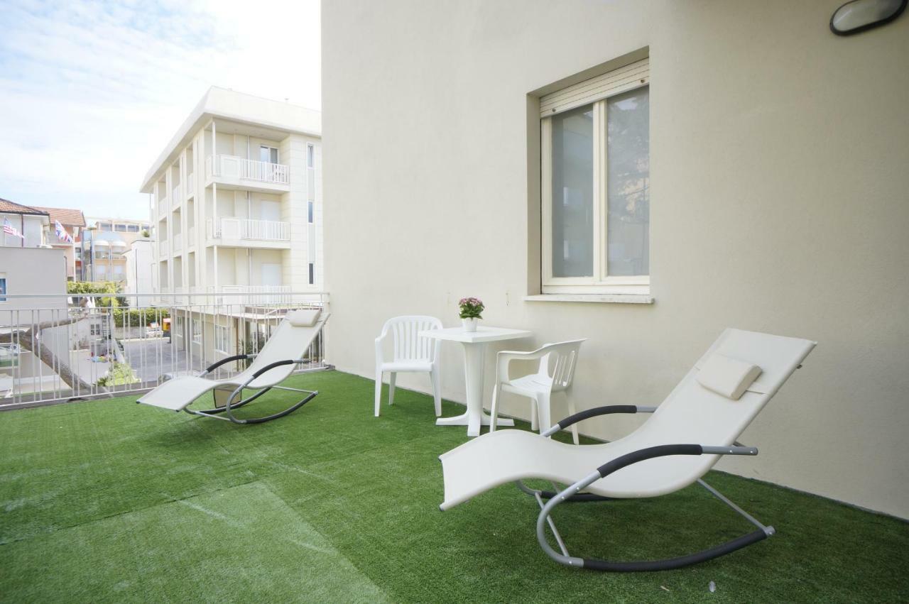 Hotel Mon Pays Rimini Exterior foto